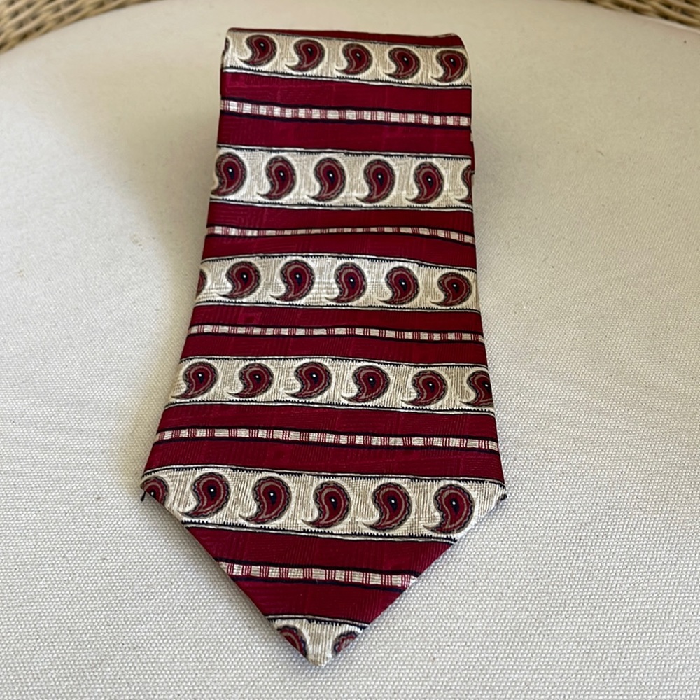 Vintage Albert Nipon Paisley Graphic 100% Imported Silk Neck Tie
